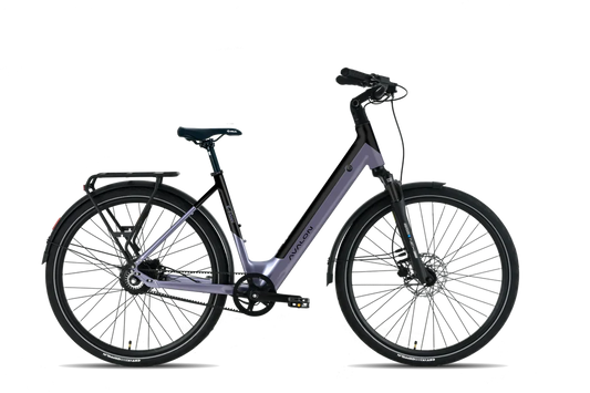 Avalon E-Flow stadsfiets in lila kleur met een modern ontwerp en stevige banden.
