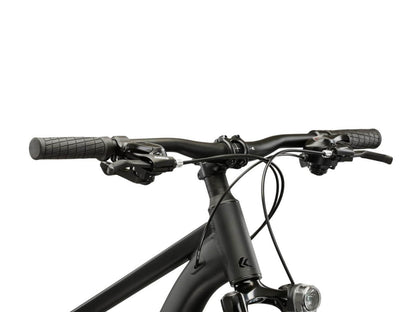 Handvatten van de KROSS Hexagon X200 EQ mountainbike met verlichting en remhendels
