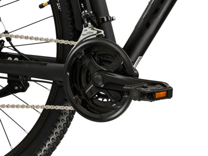 Details van de crank en pedalen van de KROSS Hexagon X200 EQ mountainbike.