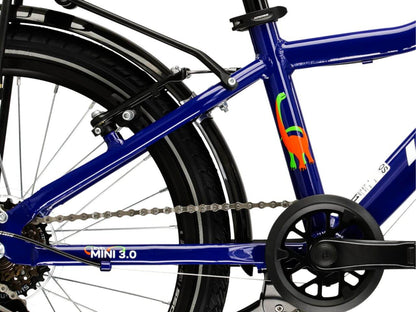 Detail van de KR LEVEL MINI 3.0 EQ M fiets, met kleurrijke dinosauruselementen op het frame.