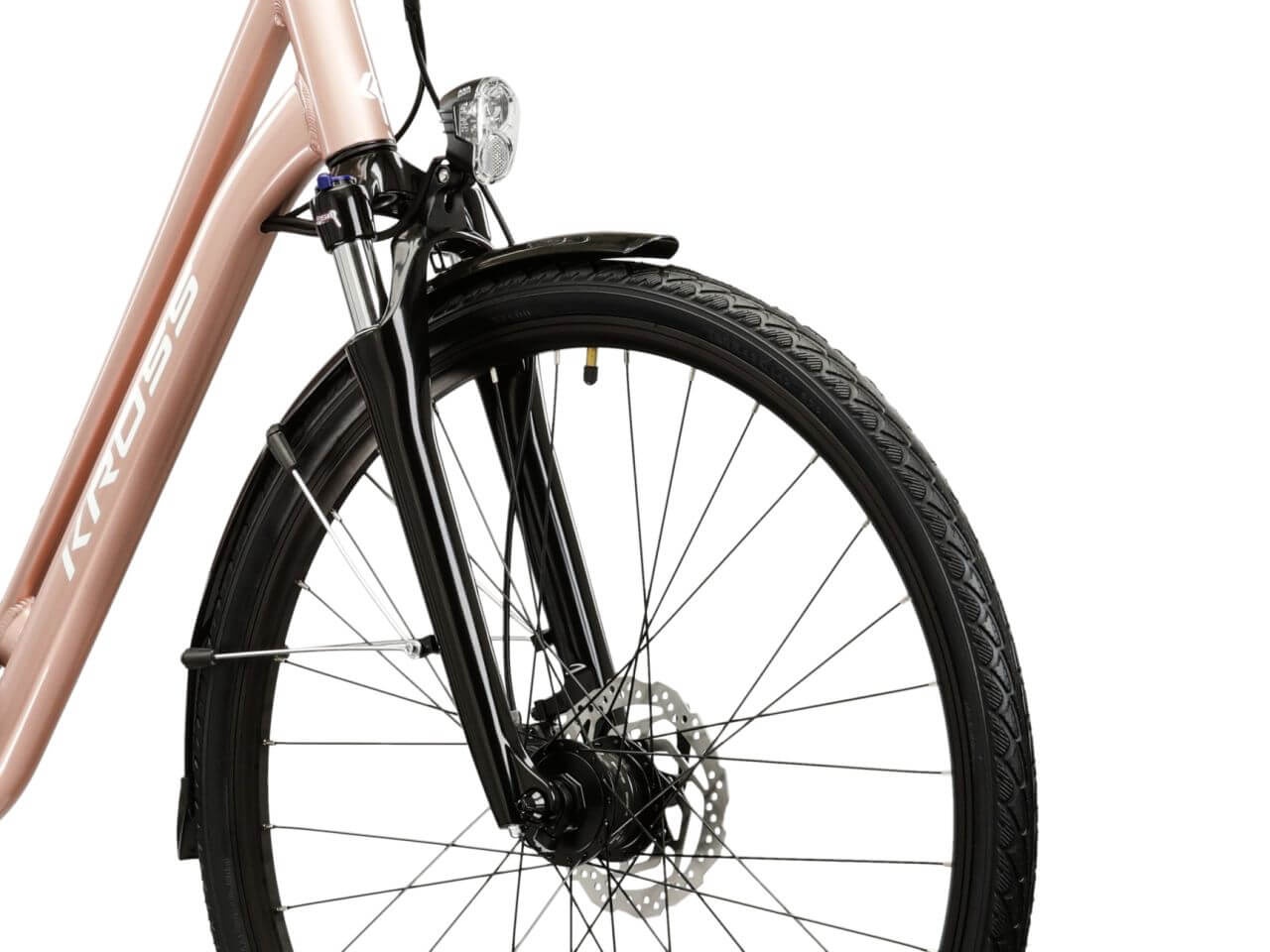 Detail van de voorvork en het wiel van de KROSS Sentio 4.0 trekkingfiets met schijfrem.