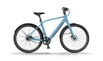 Blauwe fiets met moderne vormgeving en dunne banden voor een sportieve rit.