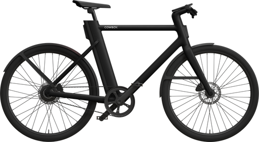 Cowboy Classic Amsterdam Sam Tweewielen stijlvolle zwarte fiets met sportieve zithouding en aluminium frame.