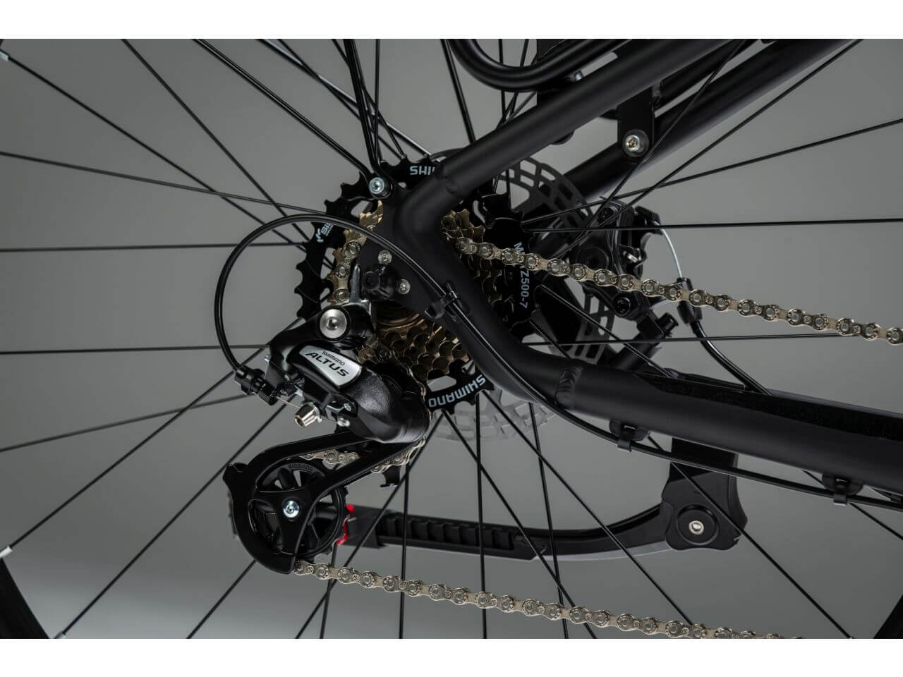 Detail van de KROSS Hexagon X200 EQ mountainbike met schakelsysteem en kettinglijn voor optimale prestaties.