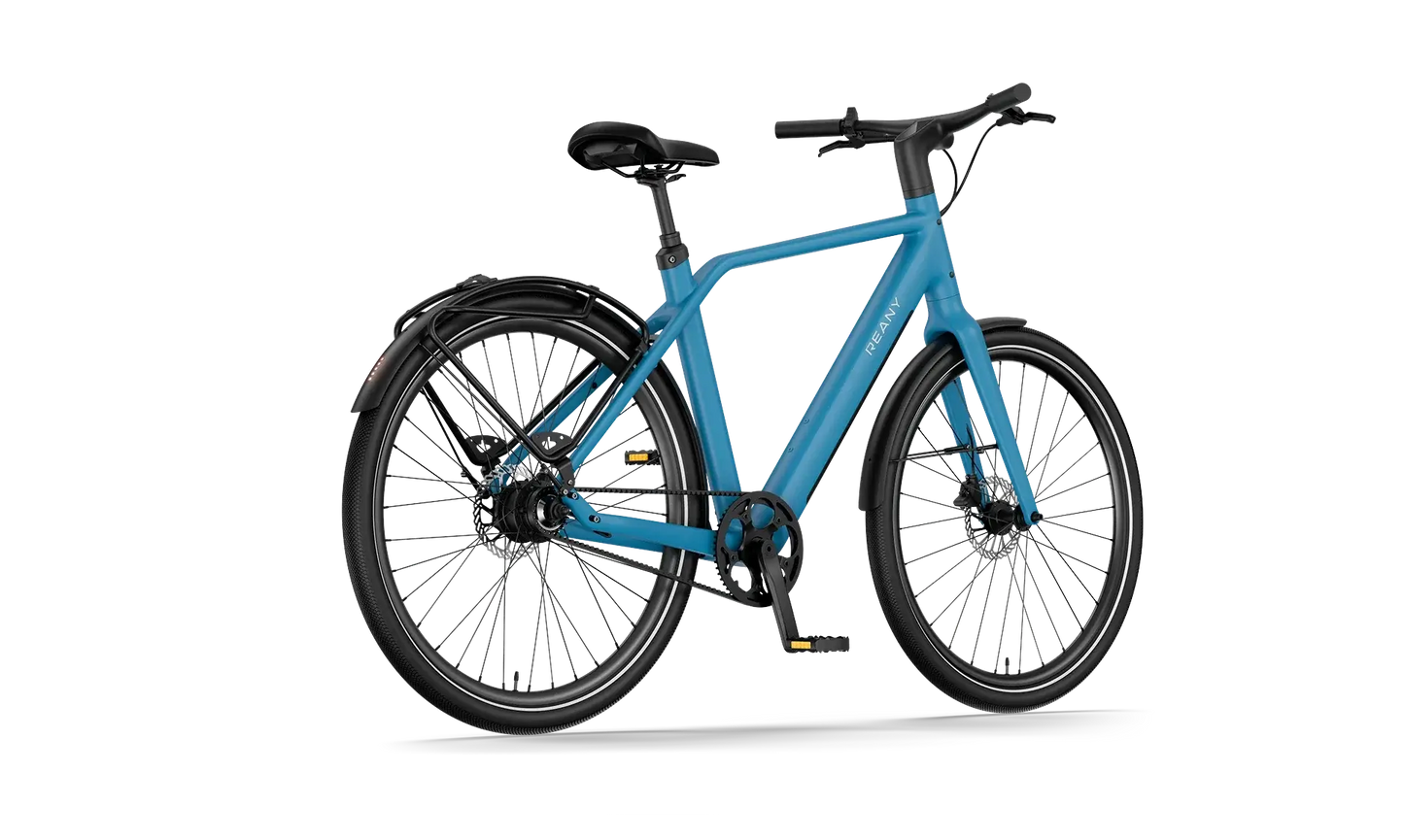 Ready for adventure N1 GT uitgelichte blauwe fiets met zwarte wielen en moderne ontwerpelementen.