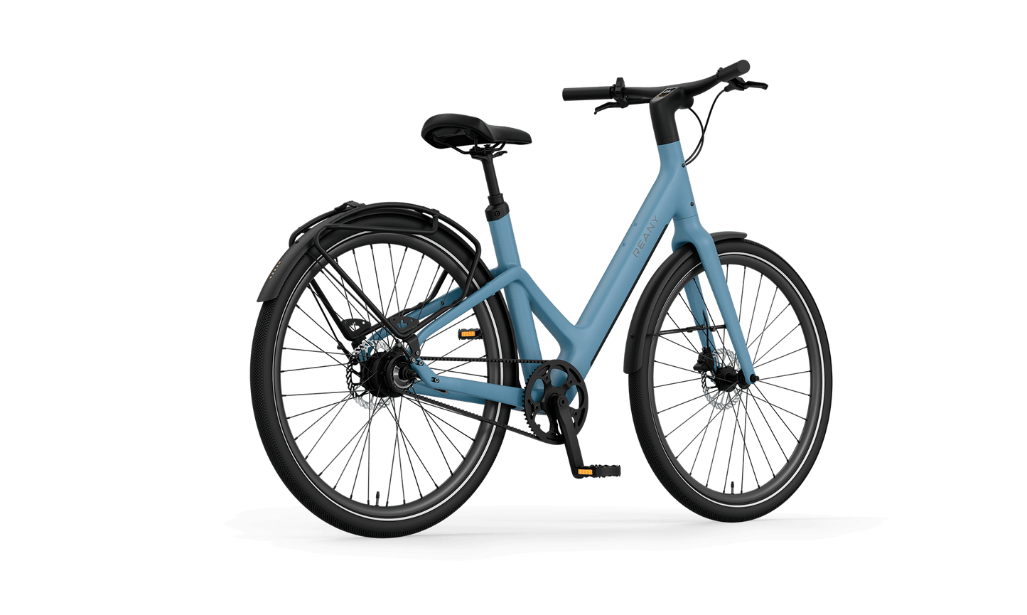 W1 GT avontuur e-bike in blauw met een modern ontwerp en stevige banden, klaar voor avontuur.