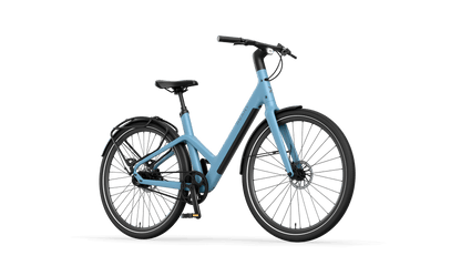 W1 GT avontuur e-bike in lichtblauwe kleur met een modern ontwerp en stevige banden.